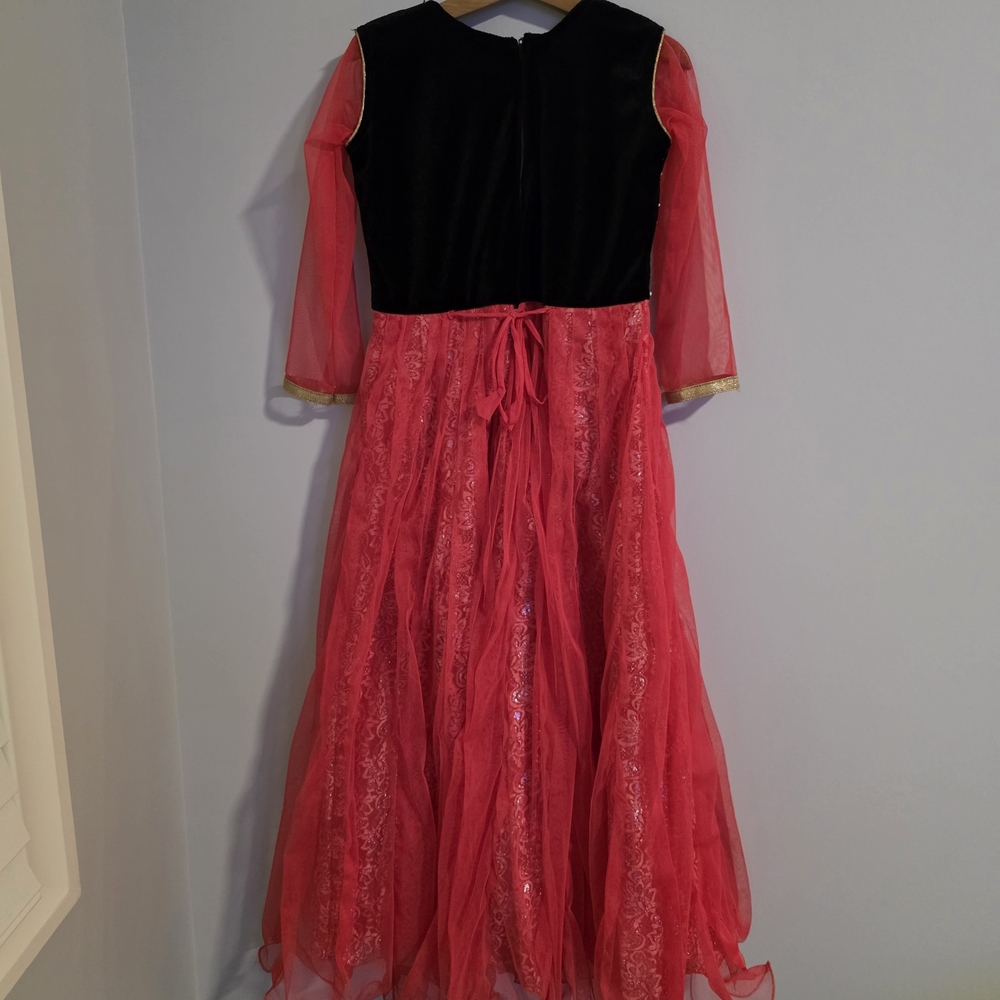 Indian/Pakistani Elegant Red and Black Embellished Dress - Picture 4 of 7